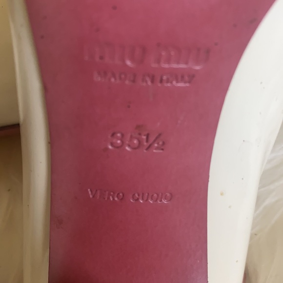 MIU MIU wht patent 5.5 round toe - Picture 2 of 10